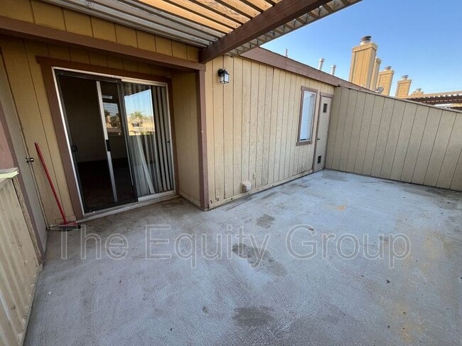 Building Photo - 3926 W Meadow Ave