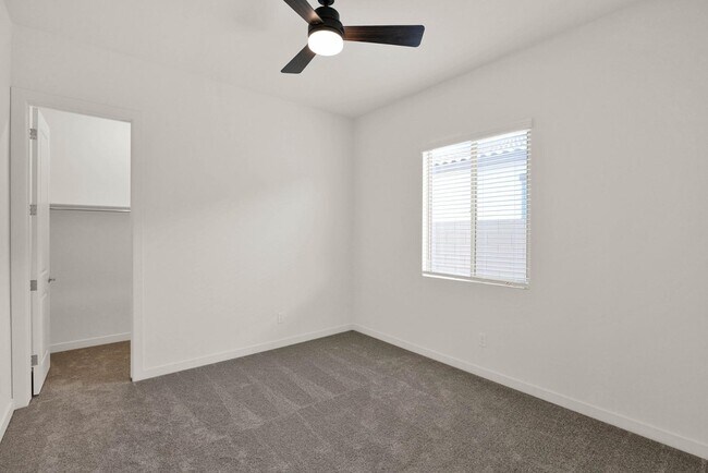 Building Photo - 3130 E Flintlock Dr