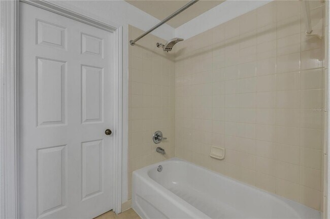 Building Photo - 940 Village Trail