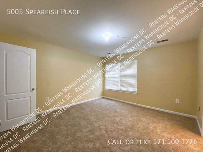 Building Photo - Fresh, Bright 4bd/2 full bath/2 half TH w/...