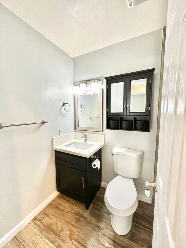 Building Photo - Beautiful, Single-Story, Updated, Private ...