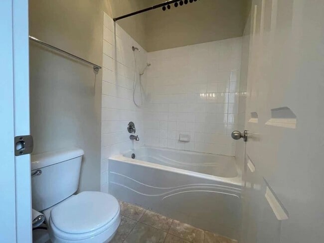 Building Photo - Great Townhome For Rent