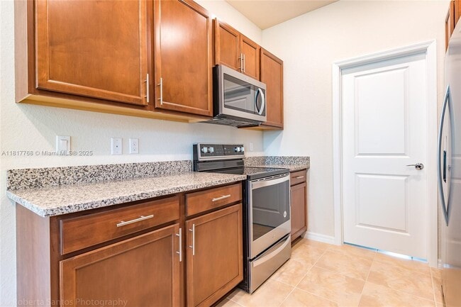 Building Photo - 1040 Eucalyptus Dr