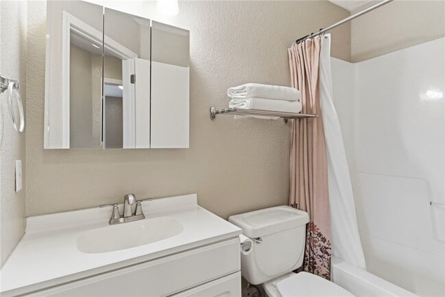 Building Photo - 932 S Curtis Ave