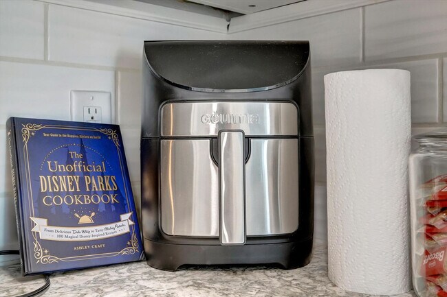 Building Photo - 8303 Palm Pkwy