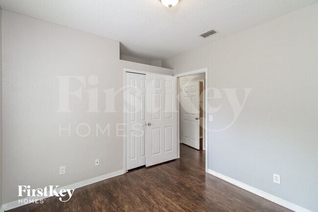 Building Photo - 3332 Rogue St