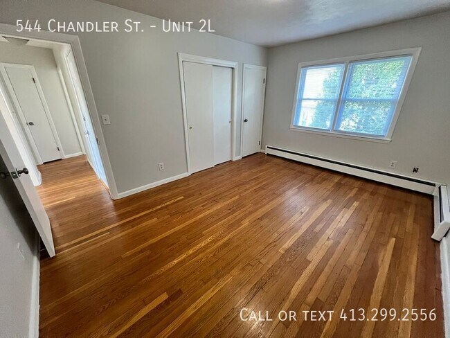 Building Photo - 544 Chandler St