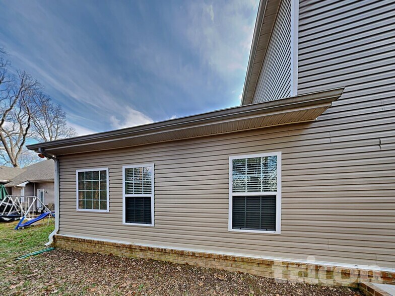 Building Photo - 4210 Effie Seward Dr