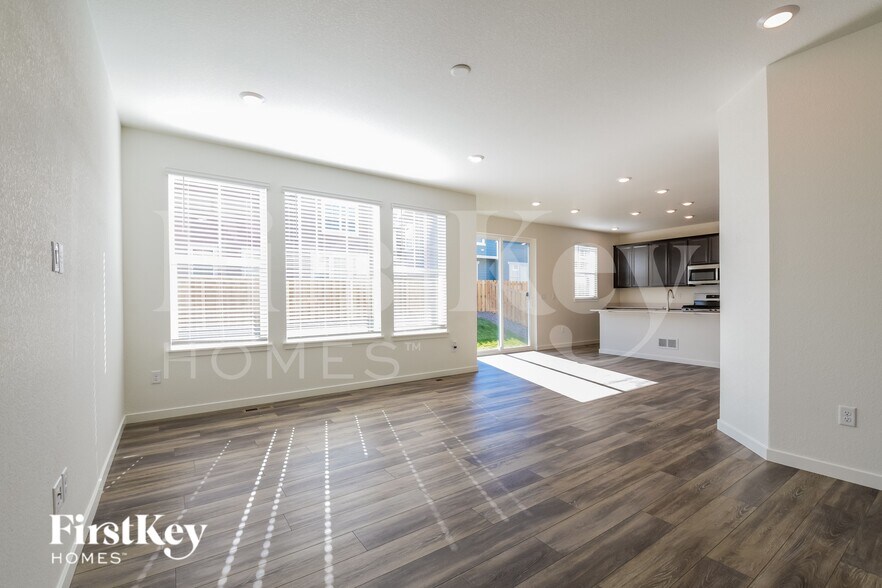 Building Photo - 10994 Uvalda St