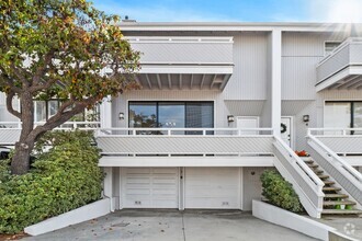 Building Photo - Desirable Newport Beach Home