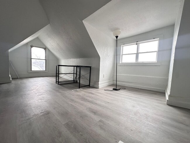 Building Photo - 132 Charles St