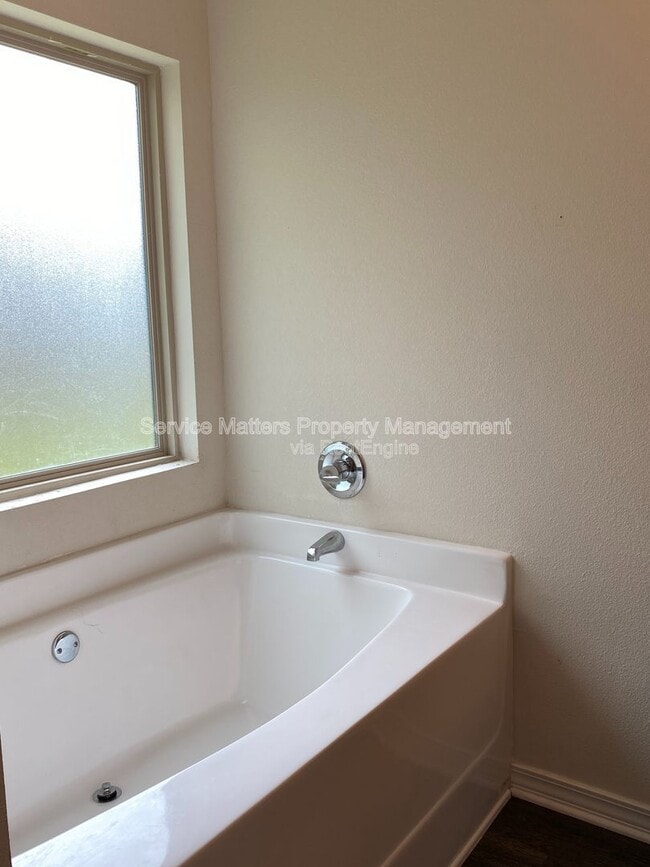 Building Photo - 5652 Peach Dr