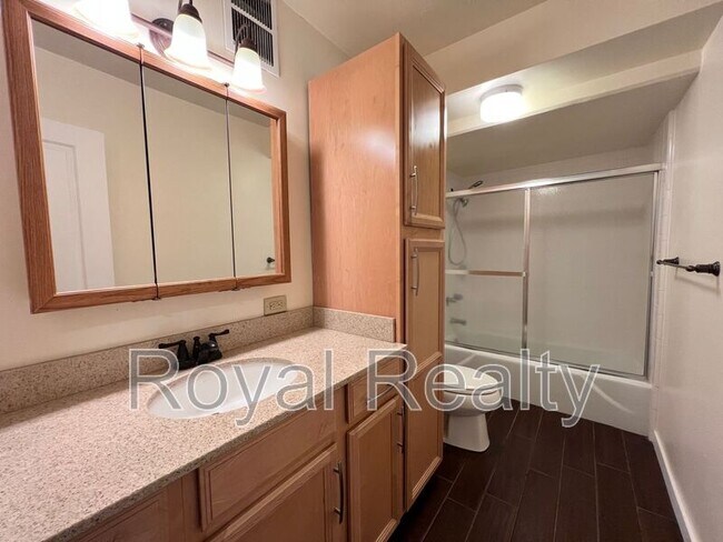 Building Photo - 2533 Ala Wai Blvd