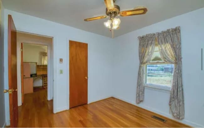 Building Photo - 504 Ottawa Cir