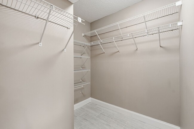 Building Photo - 3 bedroom condo