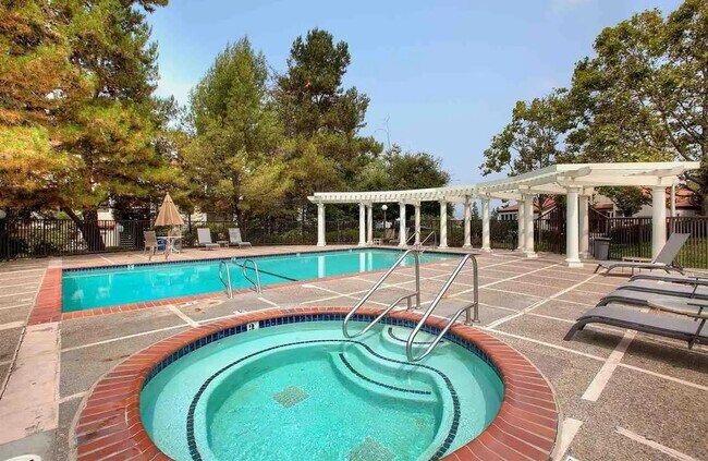 Building Photo - DESIRABLE GATED COMMUNITY WITH VIEWS, POOLS, HOT TUB, FITNESS CENTER, AND MORE!!!