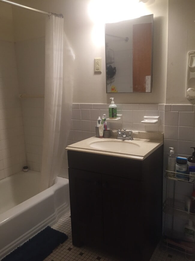 Bathroom - 3254 Bloomington Ave