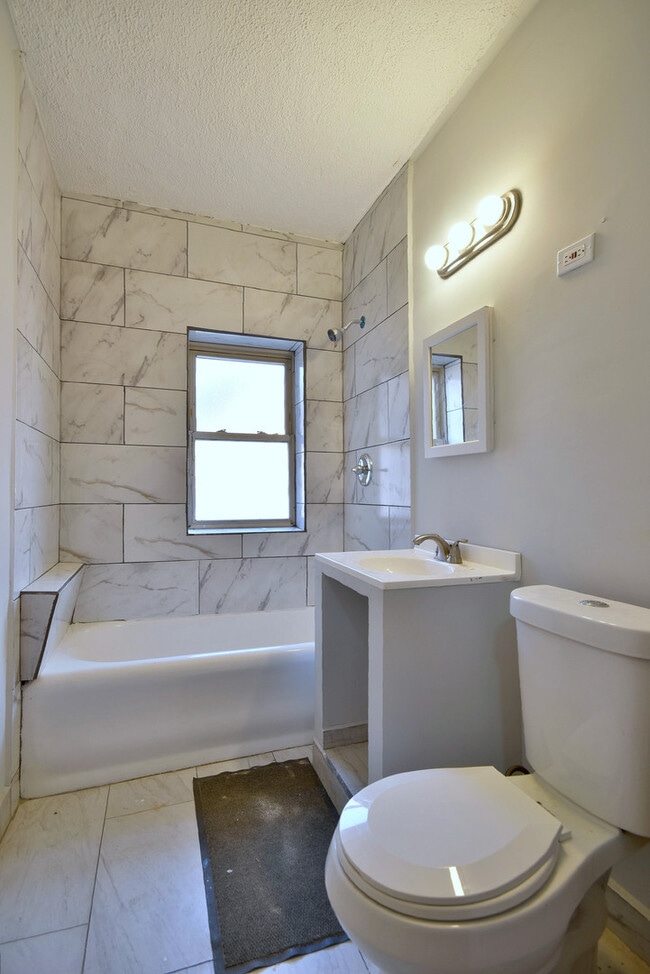 Building Photo - 5900 W Ohio St