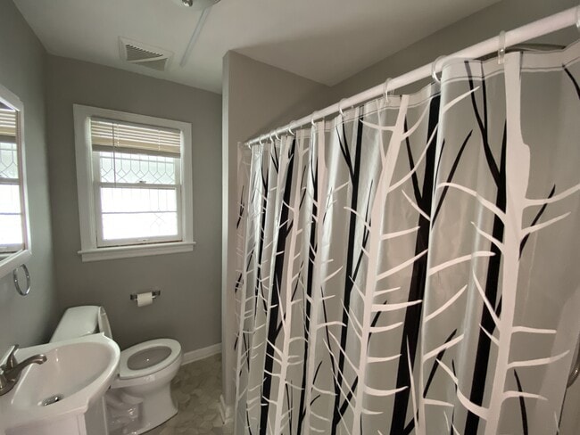 Building Photo - 101 Fame Ave