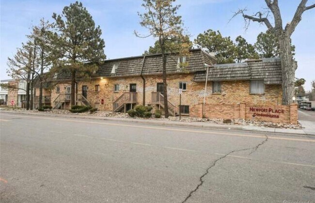 Building Photo - Charming 2BR Condo in Denver