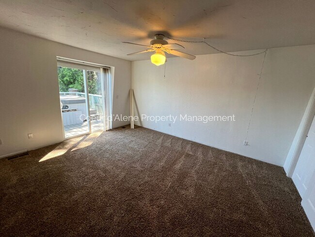 Building Photo - 2+ bed, 2 bath house on the Spokane River!