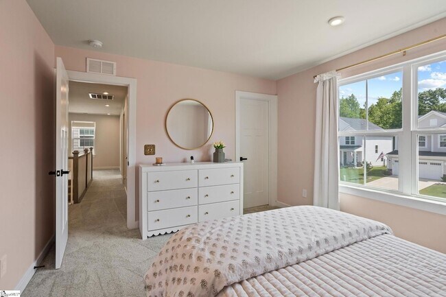 Building Photo - 680 Lady Fern Dr