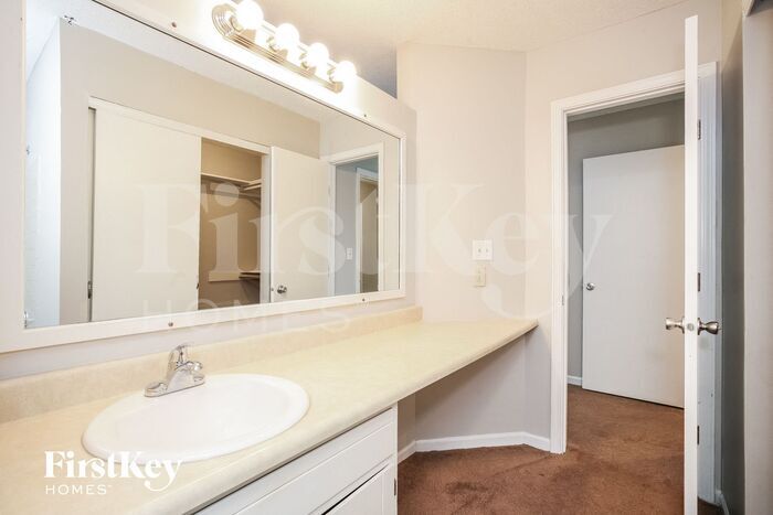 Building Photo - 6903 Hardwood Dr