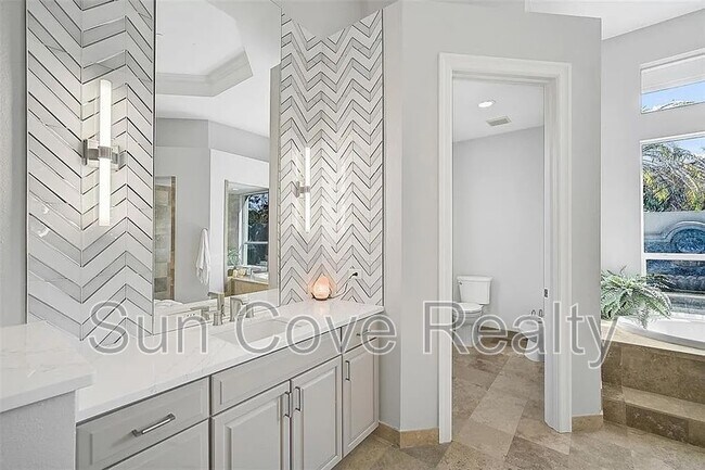 Building Photo - 854 Macewen Dr