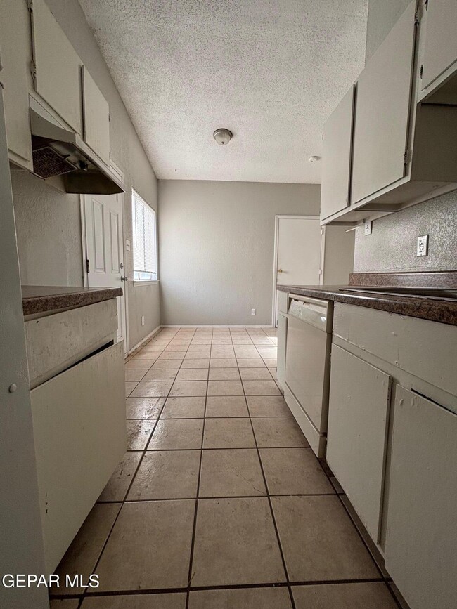 Building Photo - 10840 Obsidian St