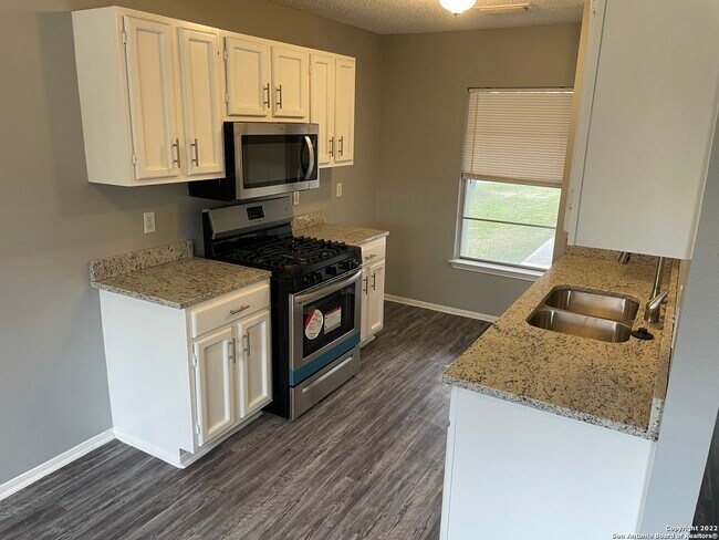 Building Photo - 5915 Pleasant Lake