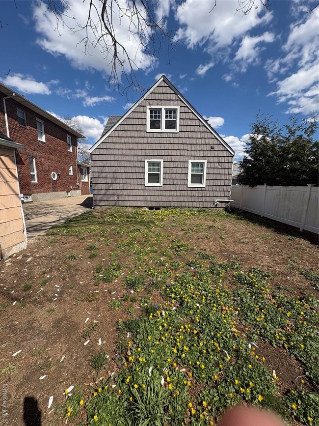 Building Photo - 13 Parkview Pl