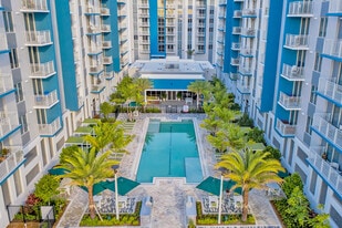 Building Photo - Pura Vida Hialeah Apartments