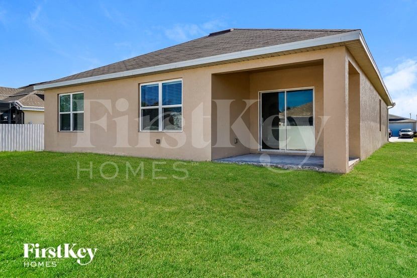Building Photo - 1402 NW Juanita Pl