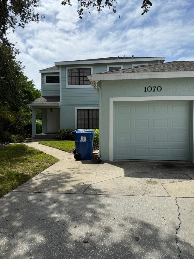 Building Photo - 1070 Sanibel Ct