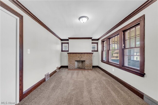 Building Photo - 3554 E 113th St