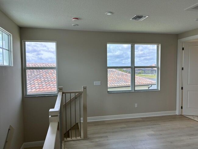 Building Photo - Southwest Pietra Way, Port St. Lucie, FL 3...