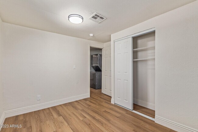 Building Photo - 1429 S 10th Ave