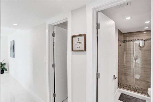 Building Photo - 5200 N Ocean Blvd