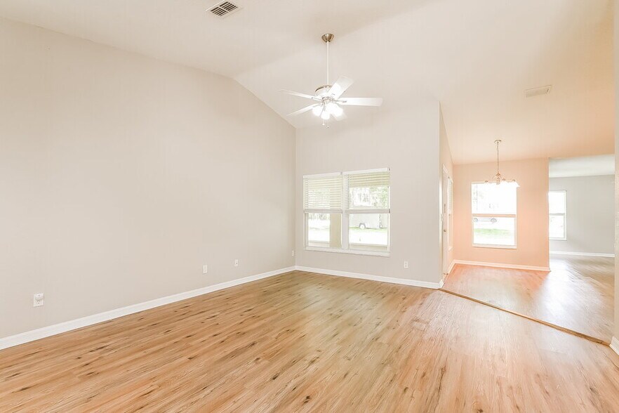 Building Photo - 35221 W Griffin Dr