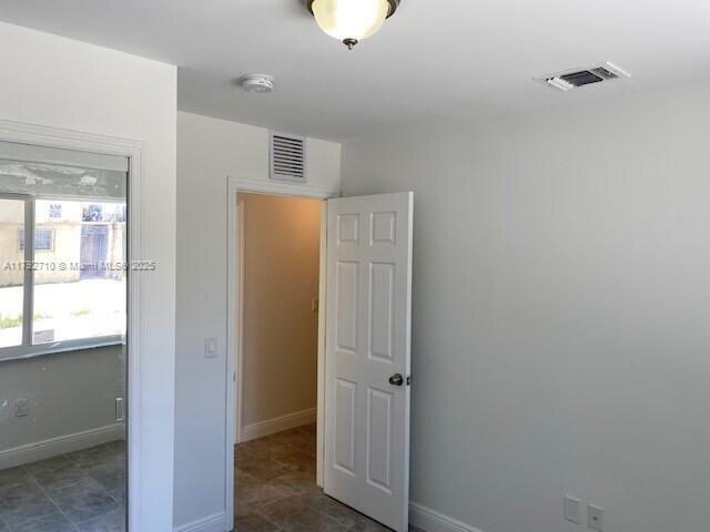 Building Photo - 275 Sabur Ln