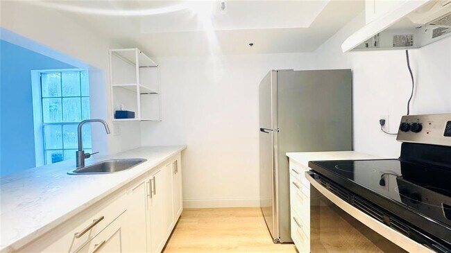 Building Photo - 7200 E Bank Dr