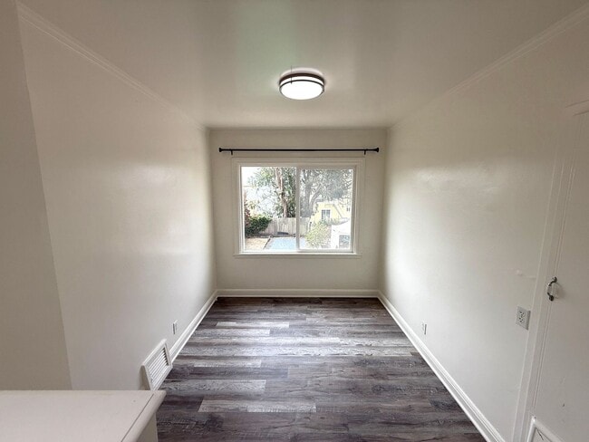 Building Photo - UPDATED BRIGHT 1500/ft 3BR/2BR+Bonus+1GR H...