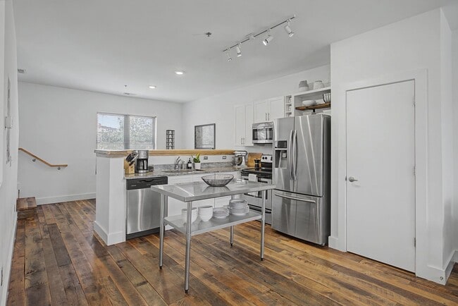 Building Photo - 1225 4th Ave S