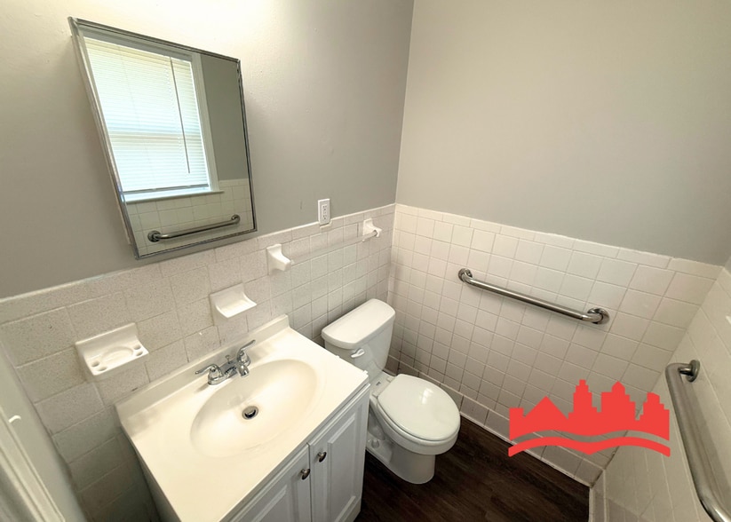 Building Photo - 4134 Parkchester Ave