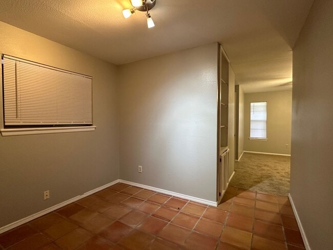 Building Photo - 2733 Silverspur Dr