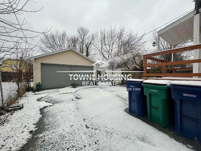Building Photo - 418 Colvin Ave