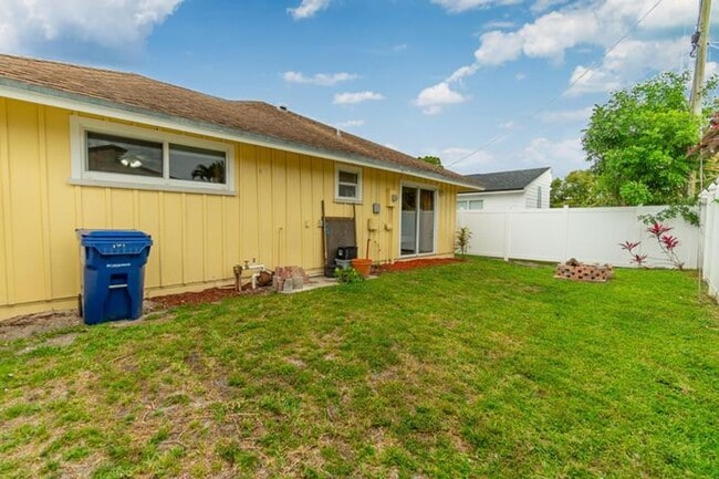 Building Photo - 6130 Francis St