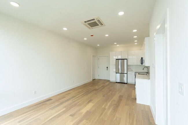 Building Photo - 38 Hichborn St