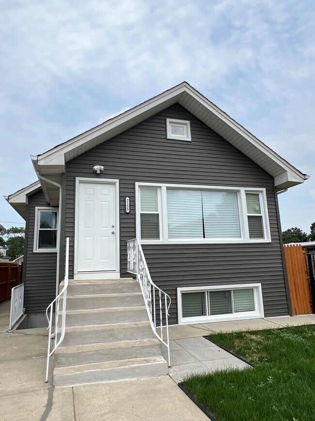 Primary Photo - 2155 N Mobile Ave