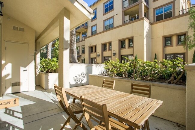 Building Photo - 5965 Linda Vista Rd